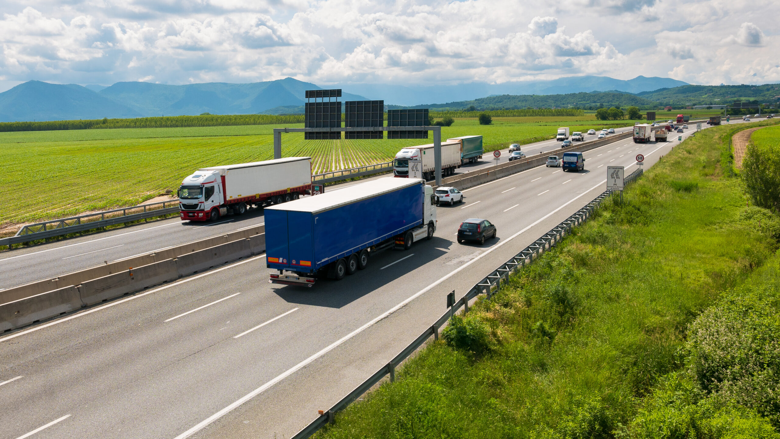 中国至俄罗斯的公路运输货物量同比增长30%